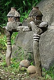 une divinité gémellaire matérialisée par un fétiche apportant la fécondité dans le village de Koro (province du Houet)